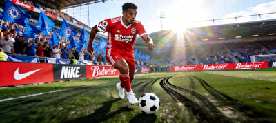 英超足球比赛场景，球员带球突破